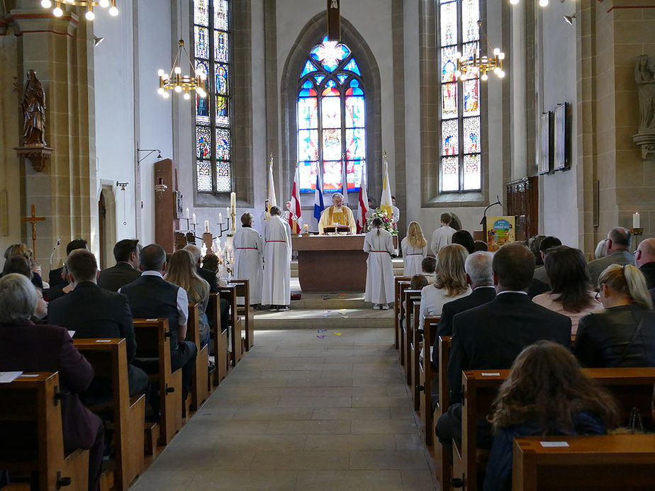 Feier der 1. Heiligen Kommunion in Sankt Crescentius (Foto: Karl-Franz Thiede)